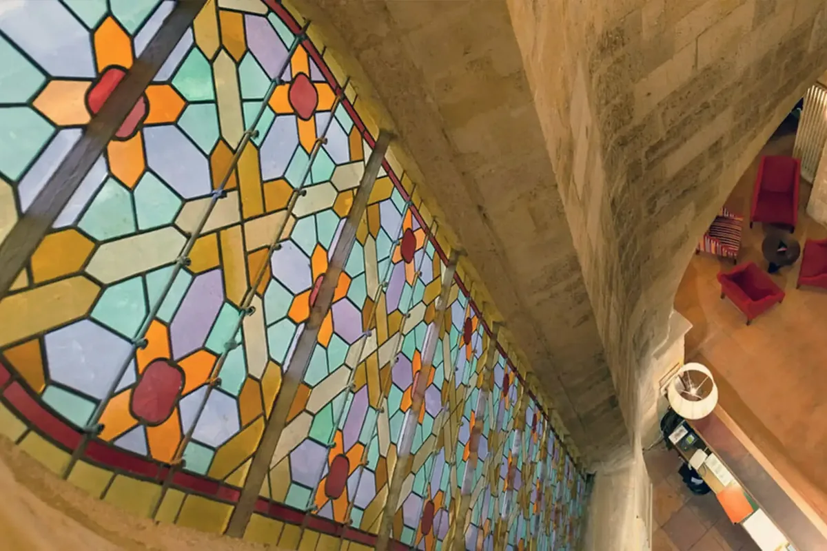 Vitrail et identité de l’Hôtel des Augustins à Aix-en-Provence